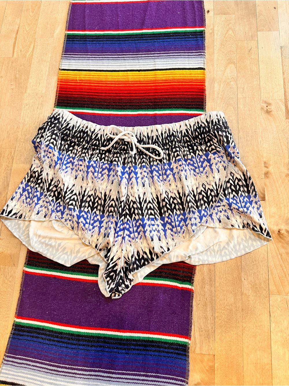 Athleta Blue Black White Patterned Athletic Shorts